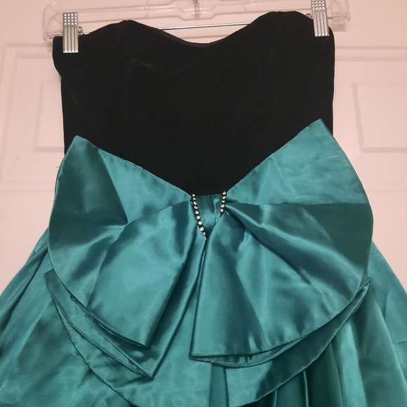 1980's strapless Gunne Sax gown w/ satin bow - Picture 11 of 14